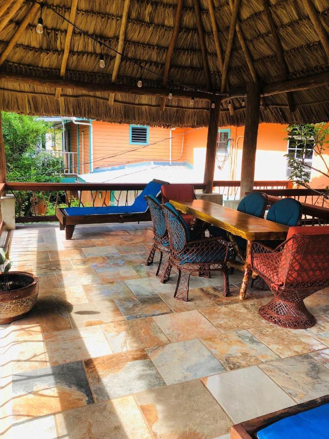 Coral Cove Inn Maya Beach Exterior foto